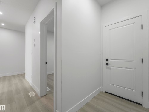 760 32 Street Sw, Edmonton, AB - Indoor Photo Showing Other Room