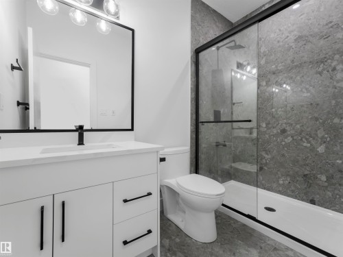 760 32 Street Sw, Edmonton, AB - Indoor Photo Showing Bathroom