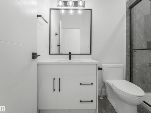 760 32 Street Sw, Edmonton, AB - Indoor Photo Showing Bathroom