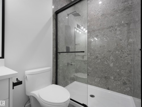 760 32 Street Sw, Edmonton, AB - Indoor Photo Showing Bathroom