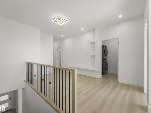 760 32 Street Sw, Edmonton, AB - Indoor Photo Showing Other Room