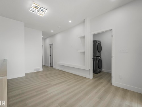 760 32 Street Sw, Edmonton, AB - Indoor Photo Showing Other Room