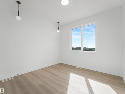 760 32 Street Sw, Edmonton, AB - Indoor Photo Showing Other Room