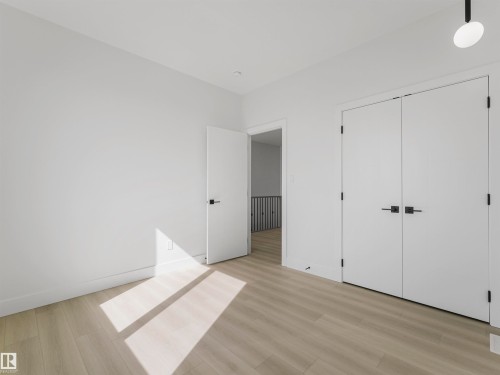 760 32 Street Sw, Edmonton, AB - Indoor Photo Showing Other Room