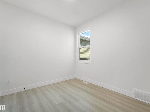 760 32 Street Sw, Edmonton, AB - Indoor Photo Showing Other Room