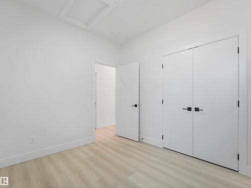 760 32 Street Sw, Edmonton, AB - Indoor Photo Showing Other Room