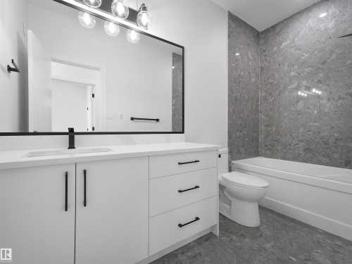 760 32 Street Sw, Edmonton, AB - Indoor Photo Showing Bathroom