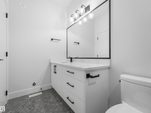 760 32 Street Sw, Edmonton, AB - Indoor Photo Showing Bathroom