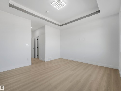 760 32 Street Sw, Edmonton, AB - Indoor Photo Showing Other Room