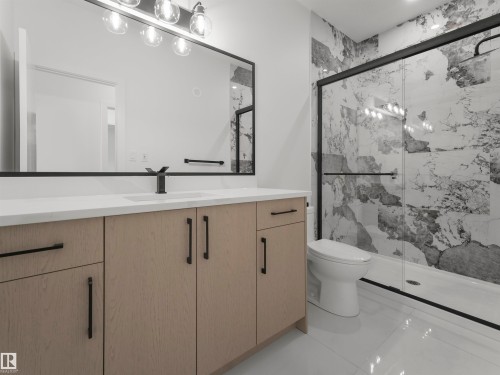 760 32 Street Sw, Edmonton, AB - Indoor Photo Showing Bathroom