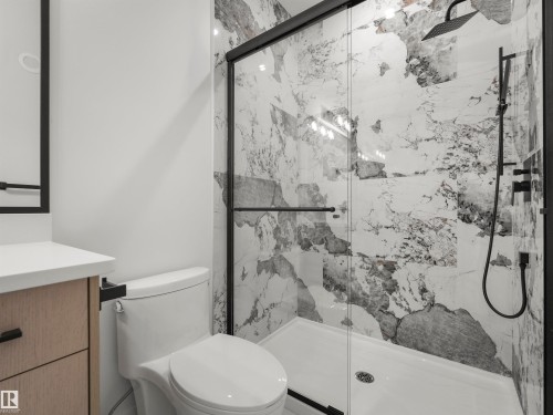 760 32 Street Sw, Edmonton, AB - Indoor Photo Showing Bathroom