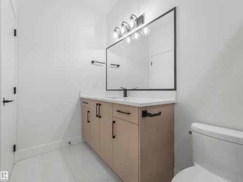 760 32 Street Sw, Edmonton, AB - Indoor Photo Showing Bathroom