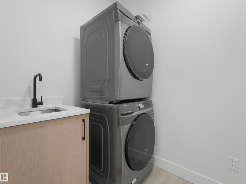 760 32 Street Sw, Edmonton, AB - Indoor Photo Showing Laundry Room