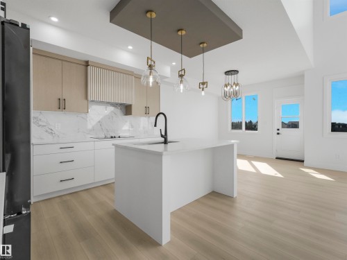 760 32 Street Sw, Edmonton, AB - Indoor Photo Showing Kitchen With Upgraded Kitchen
