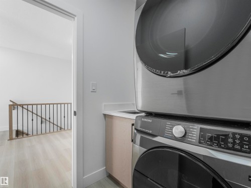 760 32 Street Sw, Edmonton, AB - Indoor Photo Showing Laundry Room