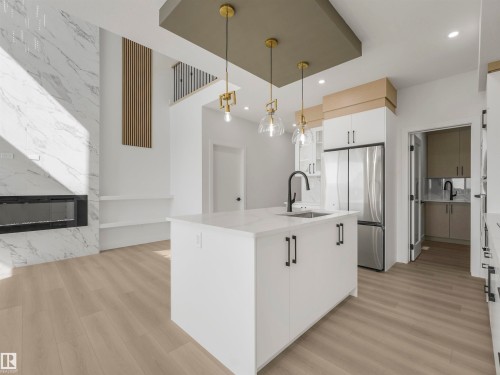 760 32 Street Sw, Edmonton, AB - Indoor Photo Showing Kitchen With Upgraded Kitchen