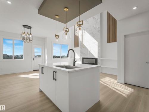 760 32 Street Sw, Edmonton, AB - Indoor Photo Showing Kitchen With Upgraded Kitchen