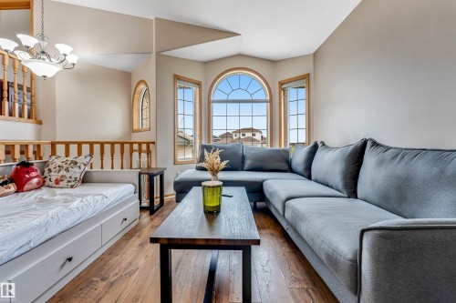 5119 157 Avenue Nw, Edmonton, AB - Indoor Photo Showing Living Room