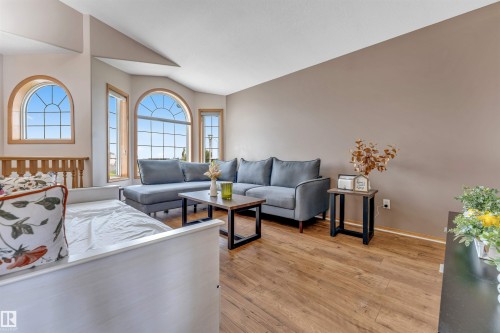 5119 157 Avenue Nw, Edmonton, AB - Indoor Photo Showing Living Room