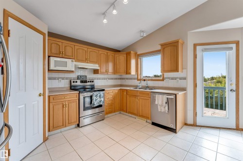 5119 157 Avenue Nw, Edmonton, AB - Indoor Photo Showing Kitchen