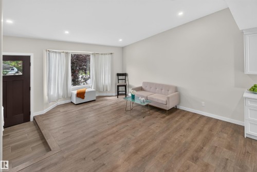 4216 49 Avenue, Beaumont, AB - Indoor Photo Showing Other Room