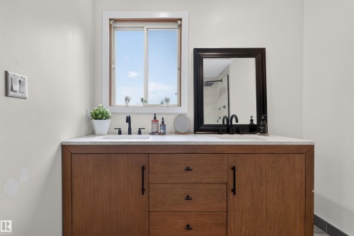 4216 49 Avenue, Beaumont, AB - Indoor Photo Showing Bathroom