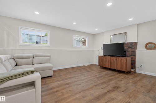 4216 49 Avenue, Beaumont, AB - Indoor Photo Showing Other Room