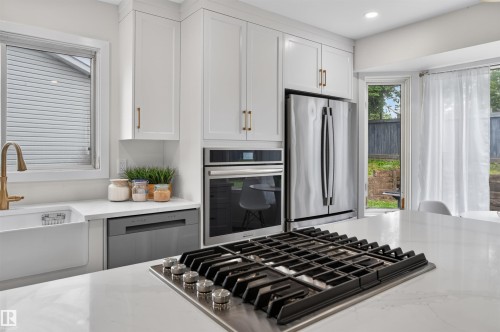 4216 49 Avenue, Beaumont, AB - Indoor Photo Showing Kitchen