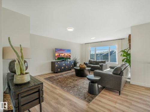 6613 62 Avenue, Beaumont, AB - Indoor Photo Showing Living Room