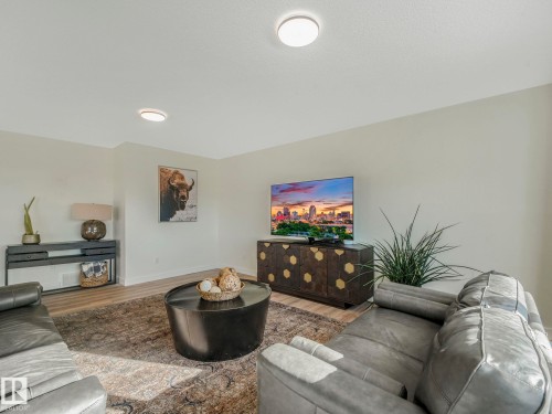 6613 62 Avenue, Beaumont, AB - Indoor Photo Showing Living Room