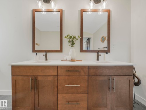 6613 62 Avenue, Beaumont, AB - Indoor Photo Showing Bathroom