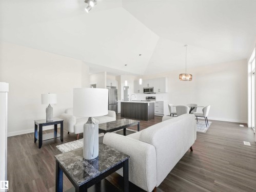 #2 7800 94 St, Morinville, AB - Indoor Photo Showing Living Room