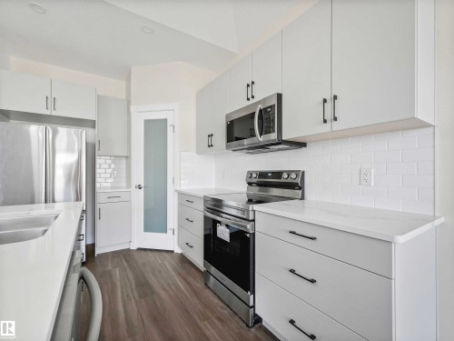 #2 7800 94 St, Morinville, AB - Indoor Photo Showing Kitchen With Upgraded Kitchen