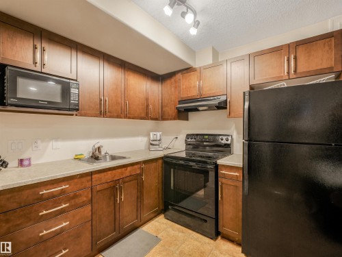 10230 148 Street Nw, Edmonton, AB - Indoor Photo Showing Kitchen