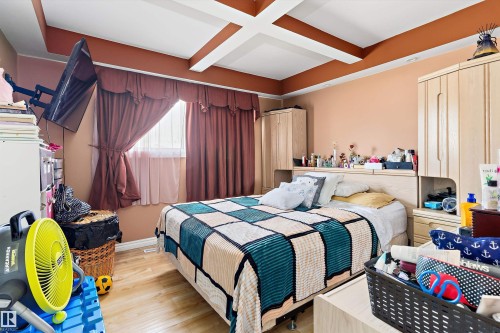 5815 136 Avenue Nw, Edmonton, AB - Indoor Photo Showing Bedroom