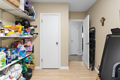 5815 136 Avenue Nw, Edmonton, AB - Indoor