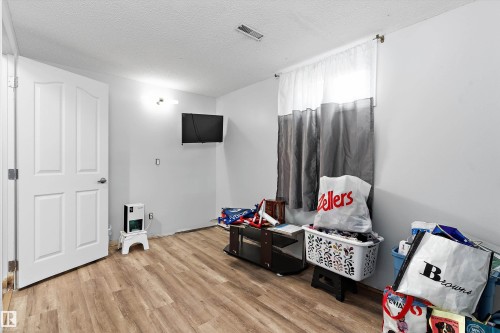 5815 136 Avenue Nw, Edmonton, AB - Indoor