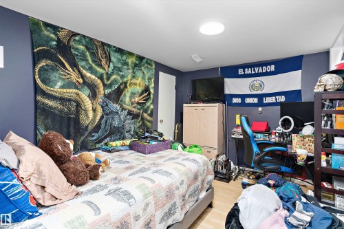 5815 136 Avenue Nw, Edmonton, AB - Indoor Photo Showing Bedroom