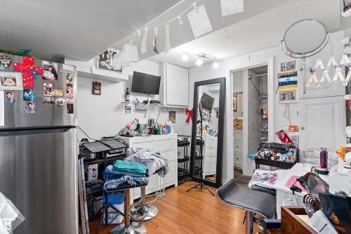 5815 136 Avenue Nw, Edmonton, AB - Indoor Photo Showing Other Room