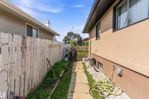 5815 136 Avenue Nw, Edmonton, AB - Outdoor With Exterior