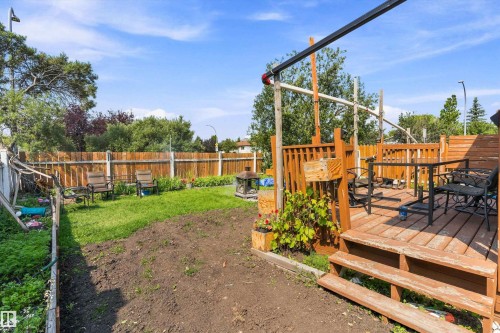 5815 136 Avenue Nw, Edmonton, AB - Outdoor With Backyard