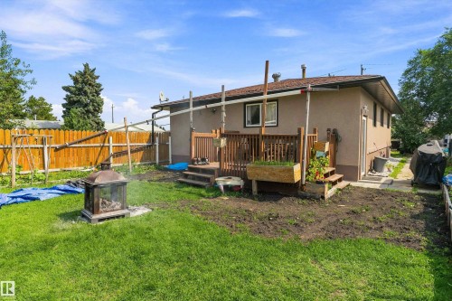5815 136 Avenue Nw, Edmonton, AB - Outdoor With Backyard
