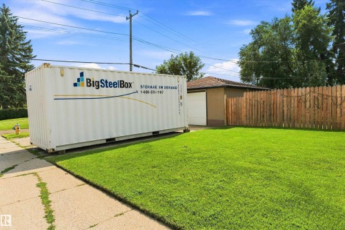 5815 136 Avenue Nw, Edmonton, AB - Outdoor