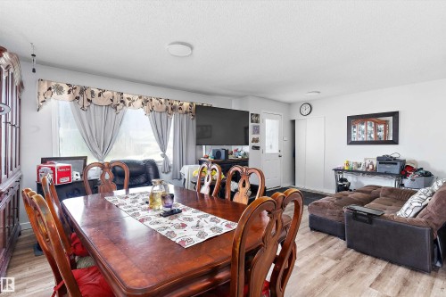 5815 136 Avenue Nw, Edmonton, AB - Indoor