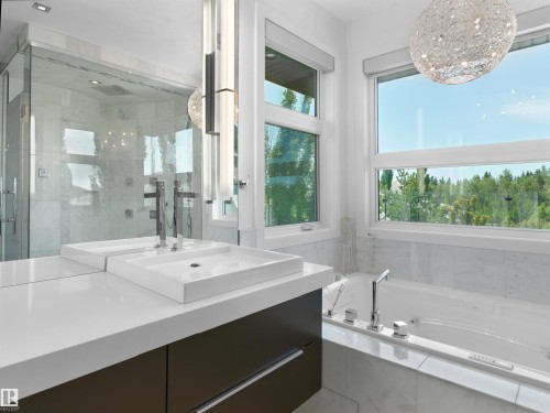 703 Dalhousie Way Nw, Edmonton, AB - Indoor Photo Showing Bathroom