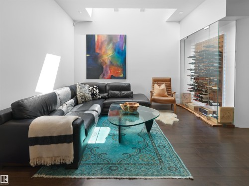703 Dalhousie Way Nw, Edmonton, AB - Indoor Photo Showing Living Room