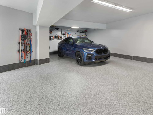 703 Dalhousie Way Nw, Edmonton, AB - Indoor Photo Showing Garage