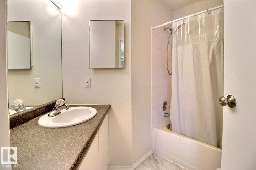 #411 4220 139 Av Nw, Edmonton, AB - Indoor Photo Showing Bathroom