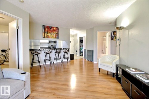 #411 4220 139 Av Nw, Edmonton, AB - Indoor Photo Showing Living Room