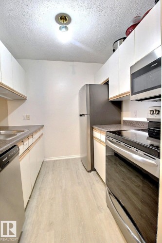 #411 4220 139 Av Nw, Edmonton, AB - Indoor Photo Showing Kitchen
